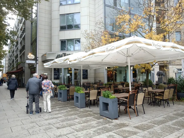 據說普丁愛Wirtshaus am Thor的德國餐點與啤酒。可參考餐廳介紹