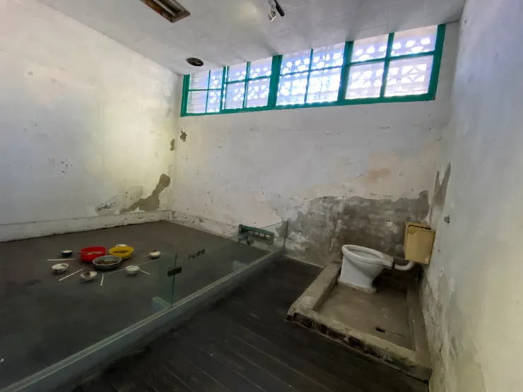 押房除了馬桶沒有其他設備