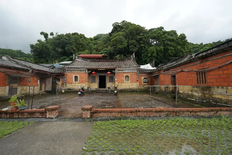 義芳居，目前有後代居住
