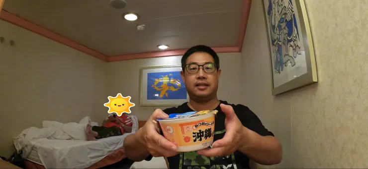 我在郵輪上的內艙房吃沖繩泡麵當宵夜!
