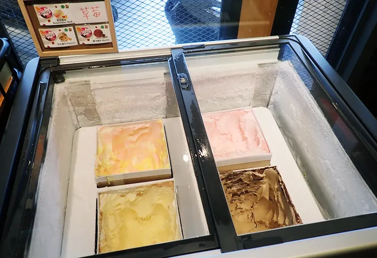 內湖火鍋推薦│柳記螺螄粉火鍋，訂位即送海鮮，當月壽星滿額霸氣贈送海鮮塔