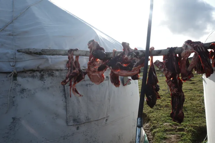 風乾肉，因山上無冰箱，當地人會藉由風乾延長肉類保存期限