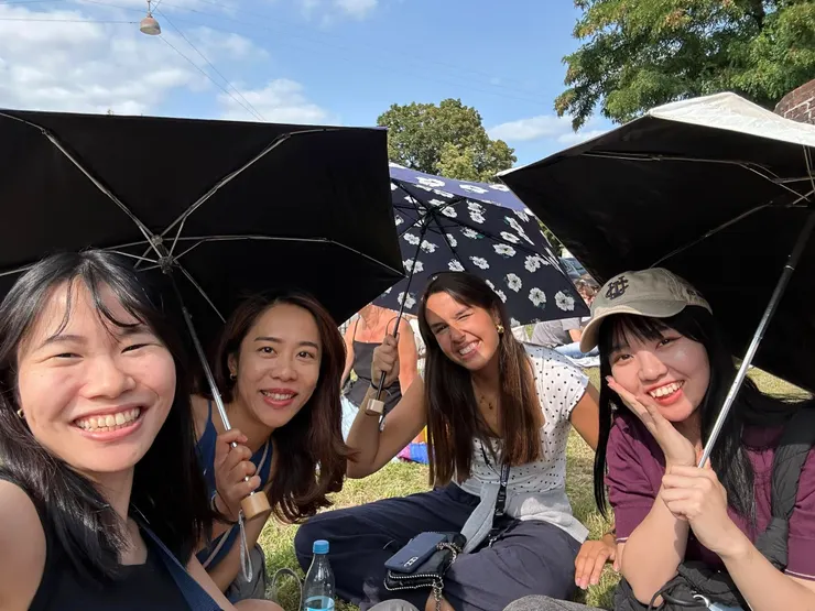 一起去哥本哈根同志大遊行，教外國同學第一次撐陽傘