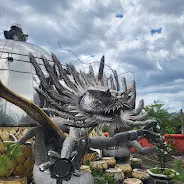 白鐵製巨龍(圖片截圖於網路)