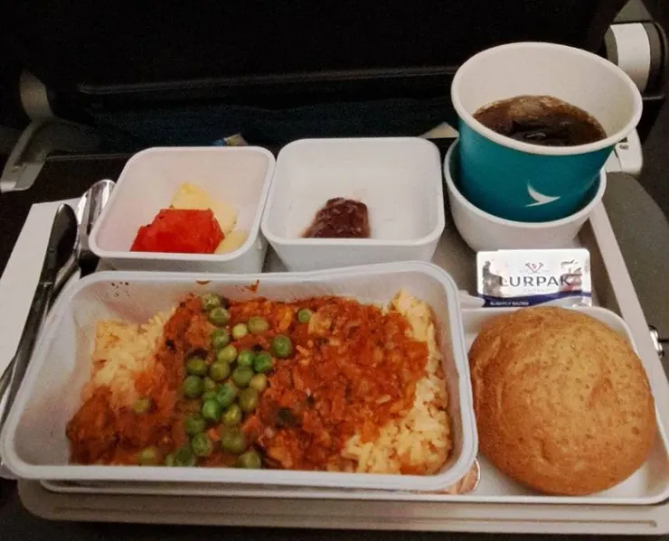 這是另一餐!國泰航空的紙杯真的很美!