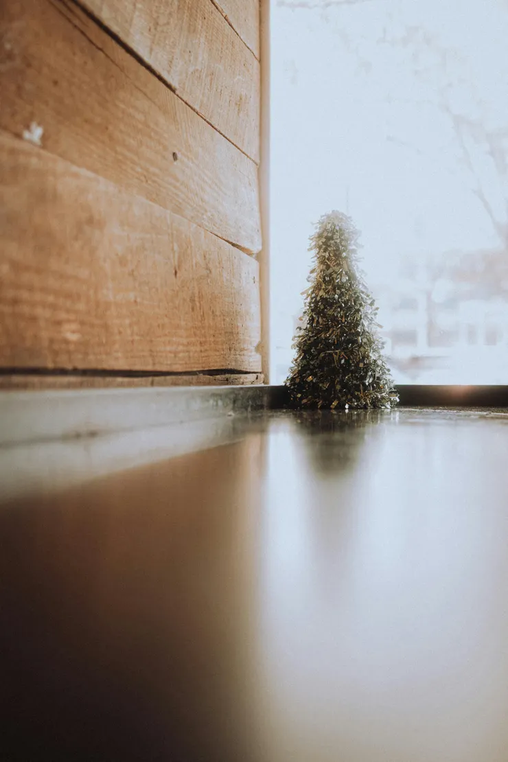 有時候,堅強不是站得高, 而是站在原地不倒。