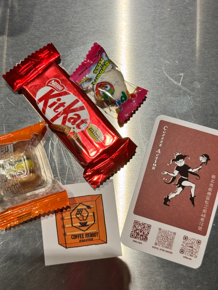 遇到萬聖節期間，還有小糖果巧克力可以享用