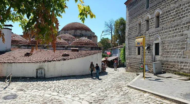 番紅花城舊市集中心,圓頂建築即為Tarihi Cinci Hamam浴場