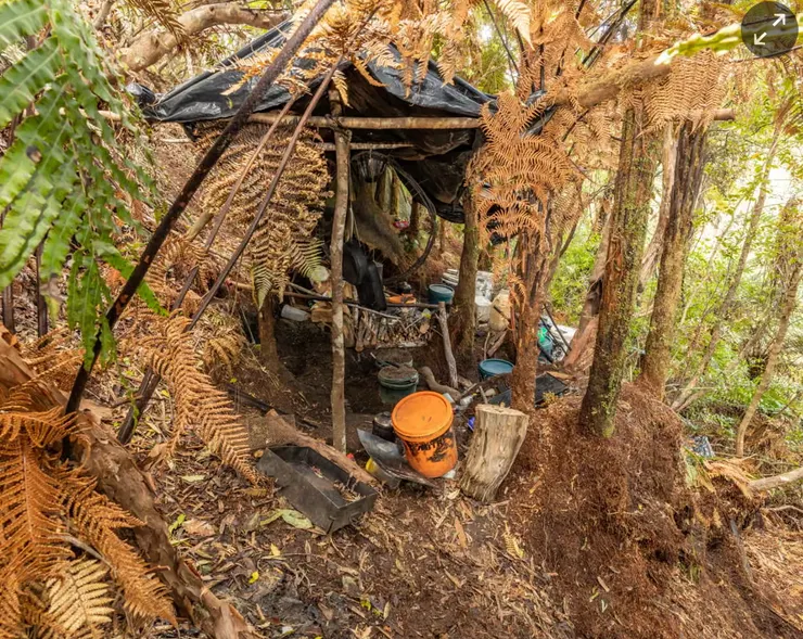 紐西蘭警方於週三公布的照片顯示，這裡被認為是Phillips和他的孩子們一直居住的主要營地。Photograph: New Zealand Police