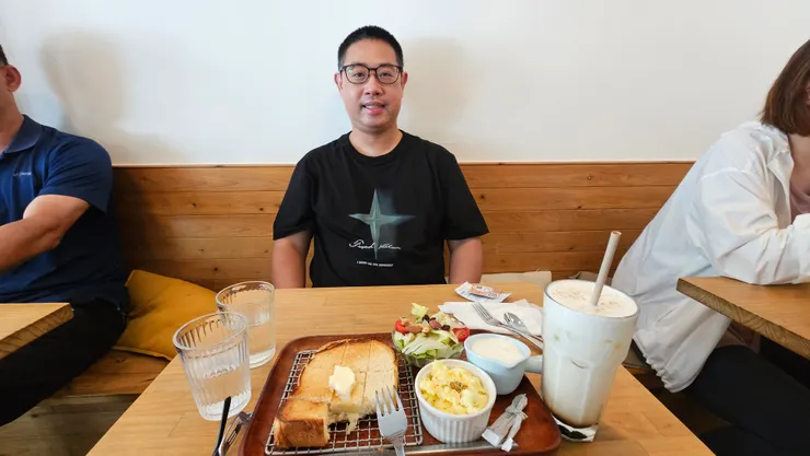 今天中午我和老爸在大坪林捷運站附近的再來咖啡享用午餐!食物好吃讚不絕口!