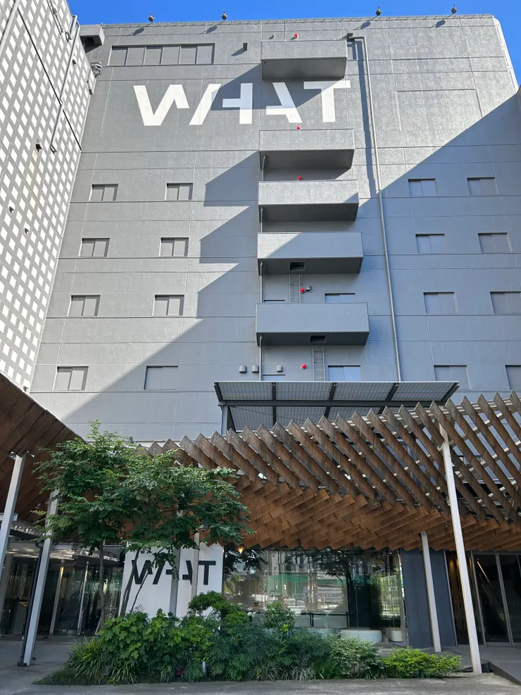 仰望建築倉庫博物館的建築