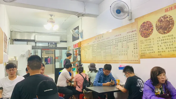 用餐時分總是人滿為患。