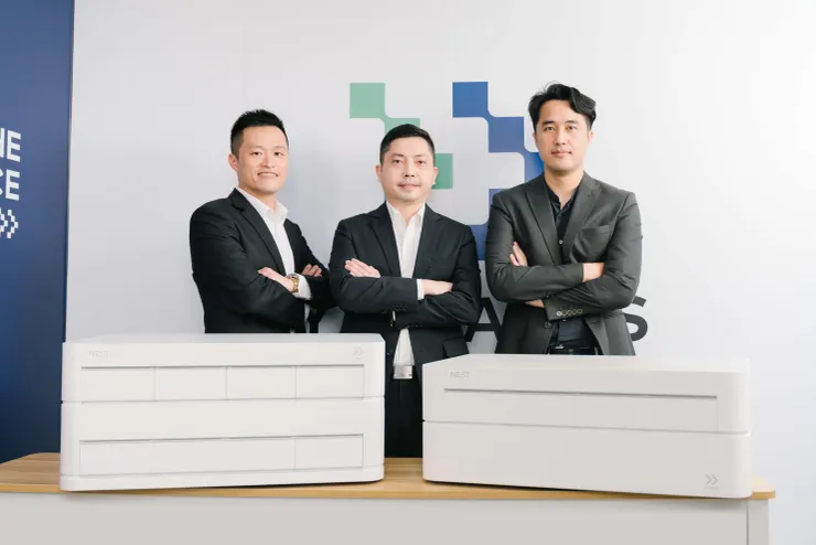 偉喬生醫併購生德奈生物科技，從夥伴關係昇華為內部無縫整合，期許發揮更大的技術綜效。圖左依序為偉喬生醫執行長鄭又瑋、董事長莊詠鈞，生德奈生物科技執行長蔡承翰。（資料來源：偉喬生醫）