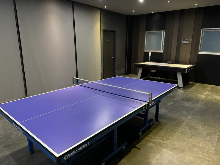 桌球間可活動的空間稍顯不足