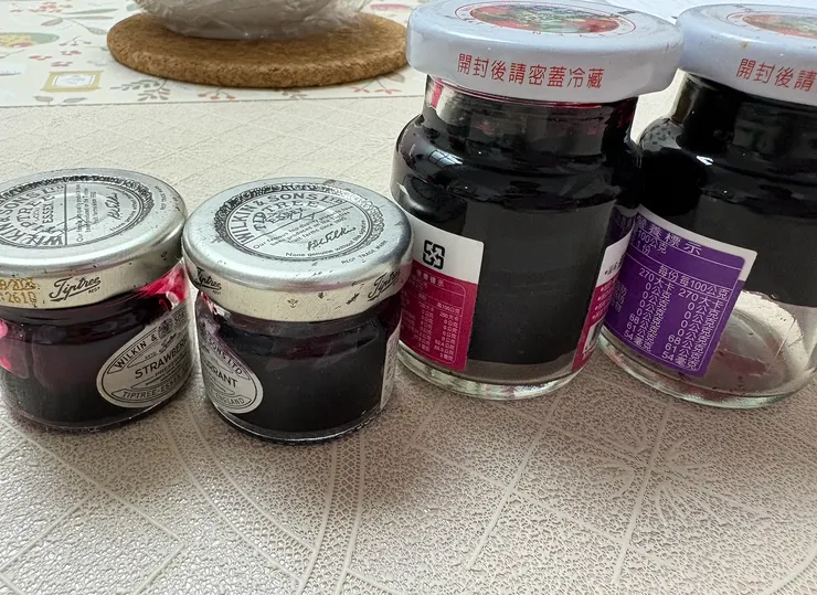 拿以前吃完的空玻璃瓶來用