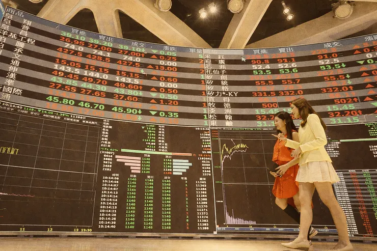 根據內政部最新統計，全台住宅平均總價在十年間從 929.1 萬元暴漲至 1,324.3 萬元，漲幅近 400 萬。