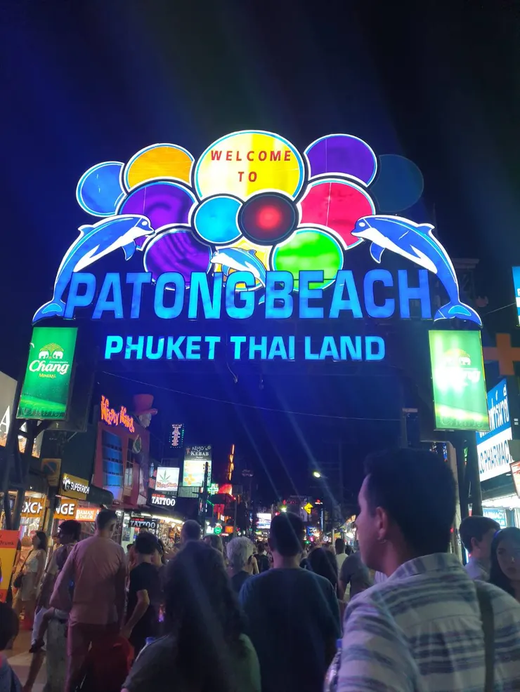 芭東walking street入口