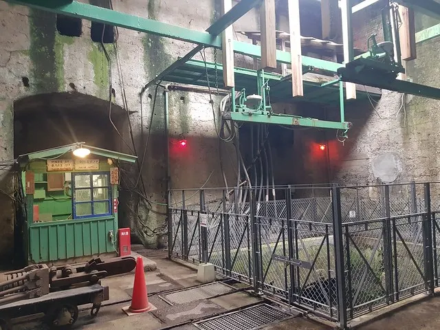 萬田坑的豎坑口升降機遺構