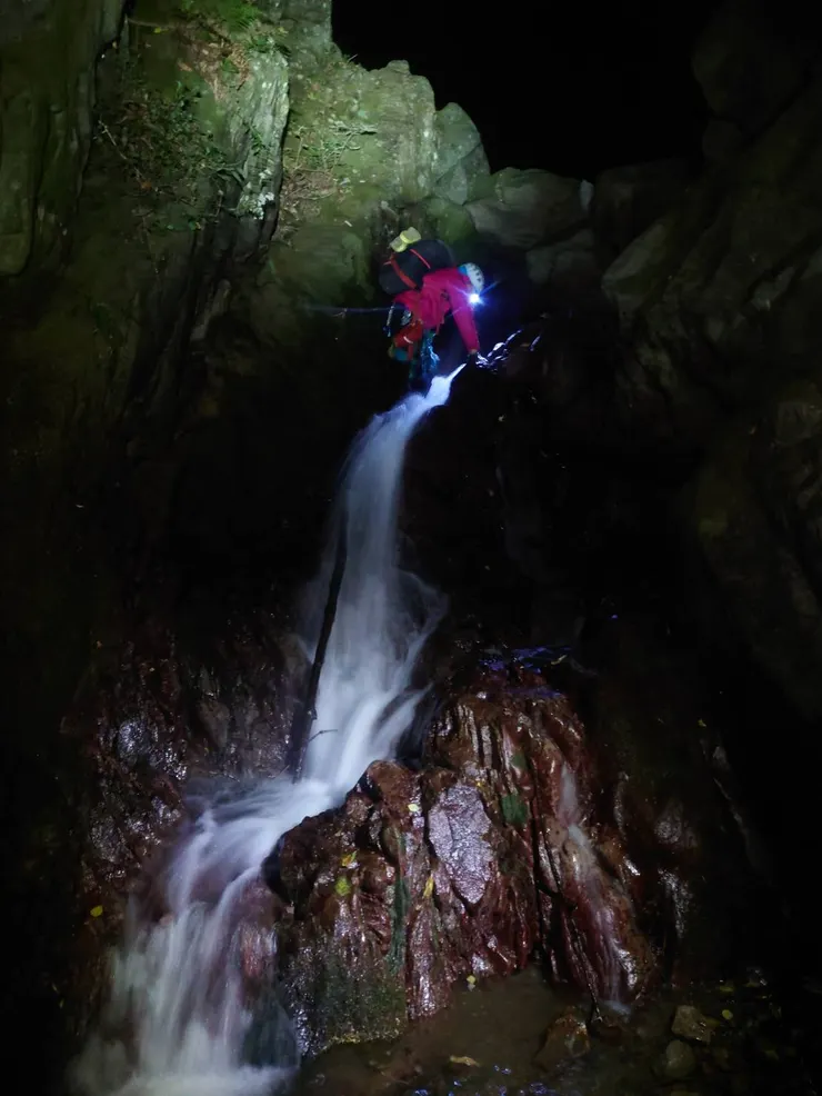 摸黑爬瀑布絕對是這輩子第一次，也拜託不需要第二次了。