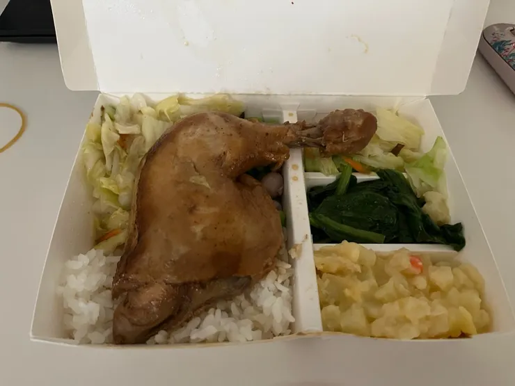 滷雞腿飯少。