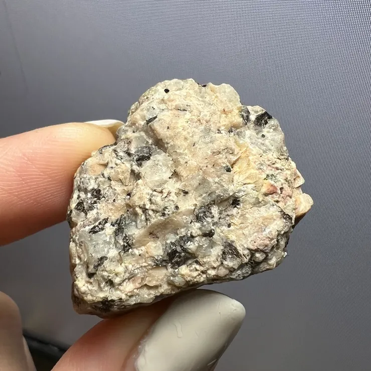 聖瑪麗礦商送我的石頭,應該是花崗岩