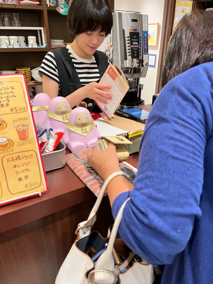 東京繪本書店櫃檯