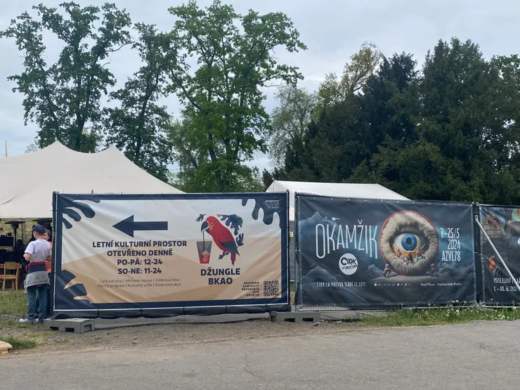 遠遠就可以看到看板