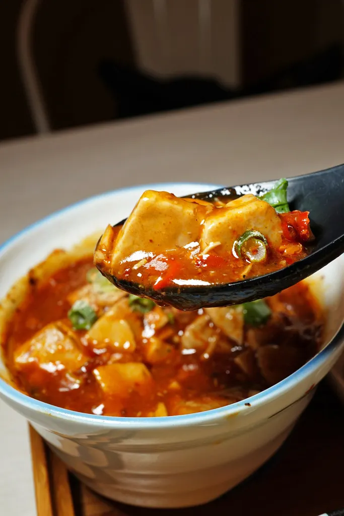 台南東區必吃美食！裕樂亭日式家庭料理&麵食│麻婆豆腐滑順/燒