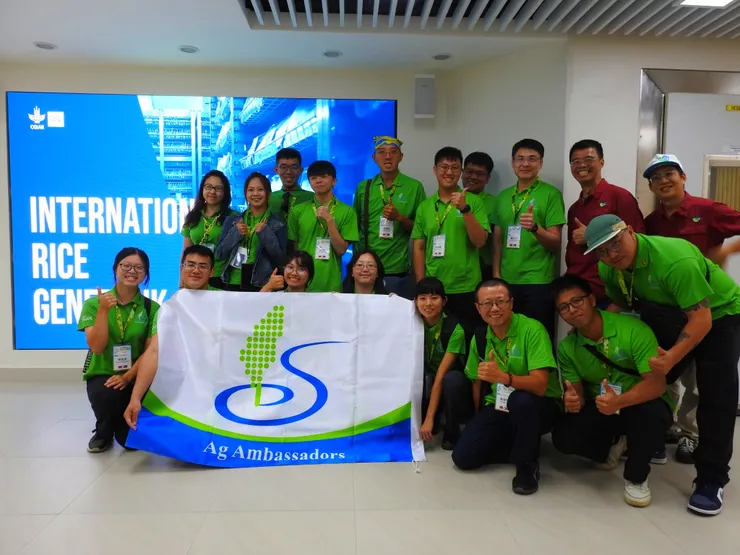 在基因庫外合照