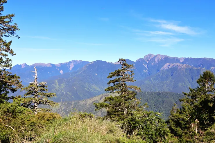 ▲最後補拍一下第一天來時沒看到的雪山山脈。