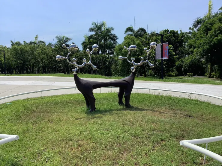 《反ㄧㄥˋ派4C1011》不鏽鋼、銅、培林，2016。