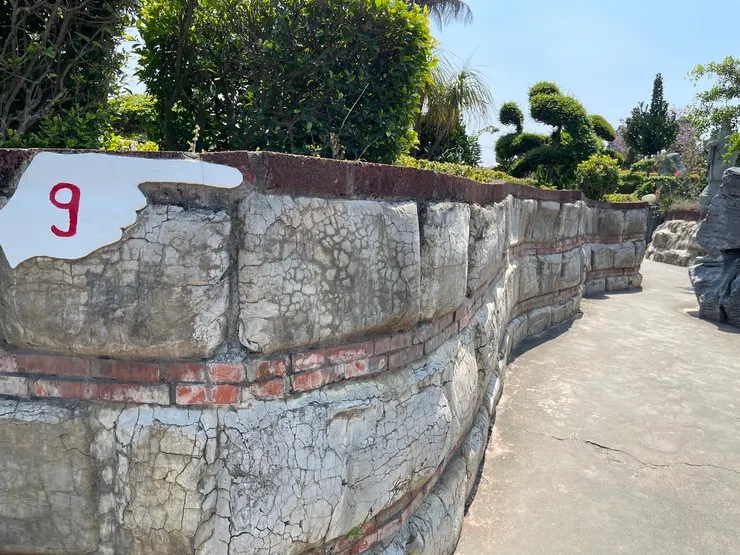 沿著指標8走進去，會看到指標9