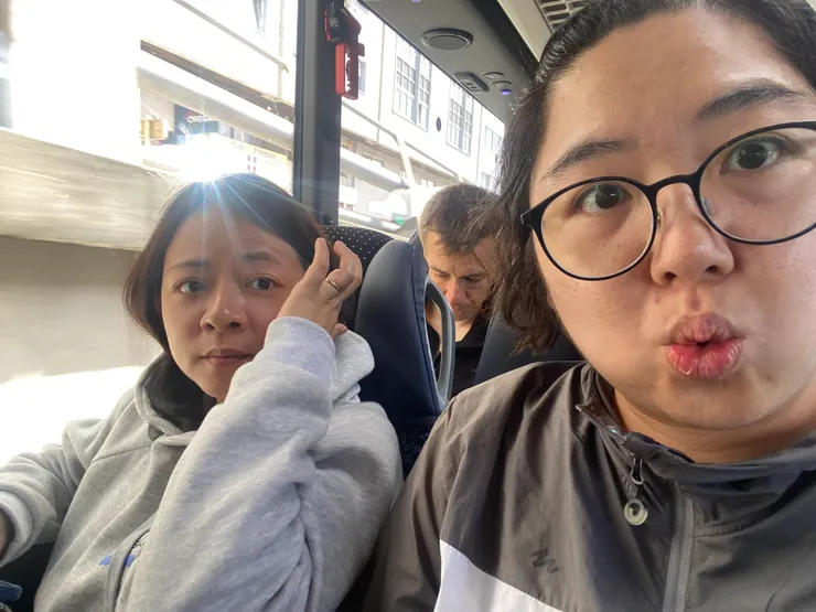 還好還有一起的座位