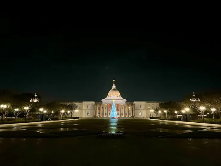 夜晚時的奧林帕斯神殿