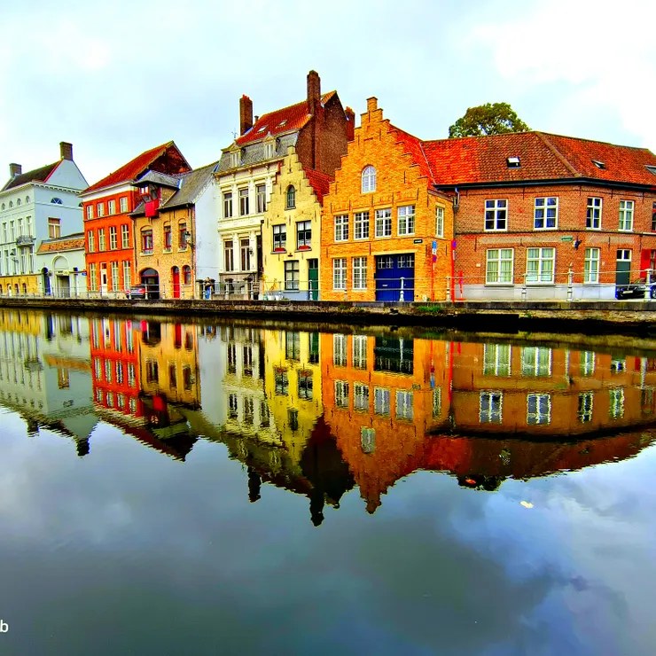 【黃昏水岸幽闃竟由兩老信步獨享!漫步到下午四點多返住處小事休息,近7點再出門到附近運河邊走走,天還頗亮。】