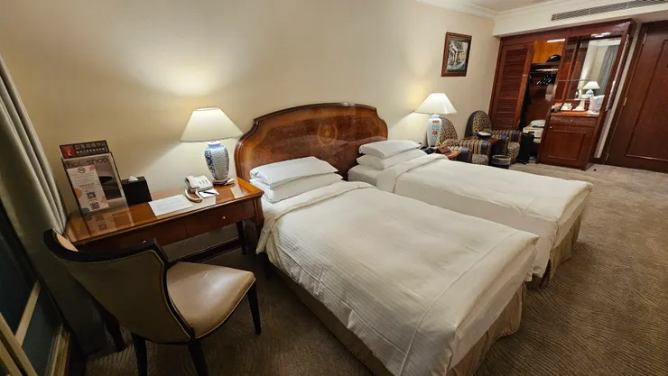 台北長榮桂冠酒店的房間運用了大量的木頭元素!我很喜歡!相當典雅!