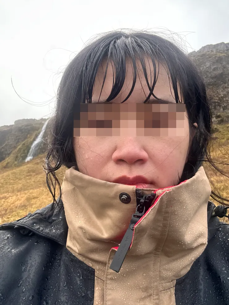 請問誰比較狼狽？