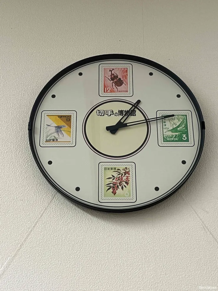 非常有創意的郵票時鐘