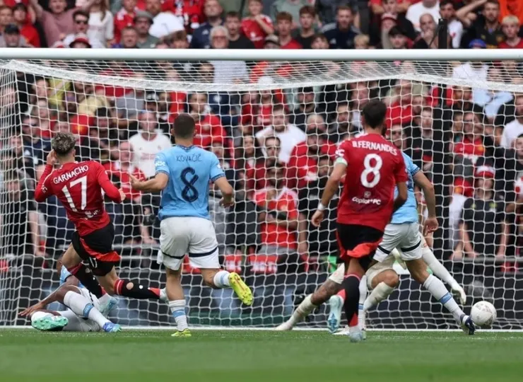 加拿祖射破曼城的大門