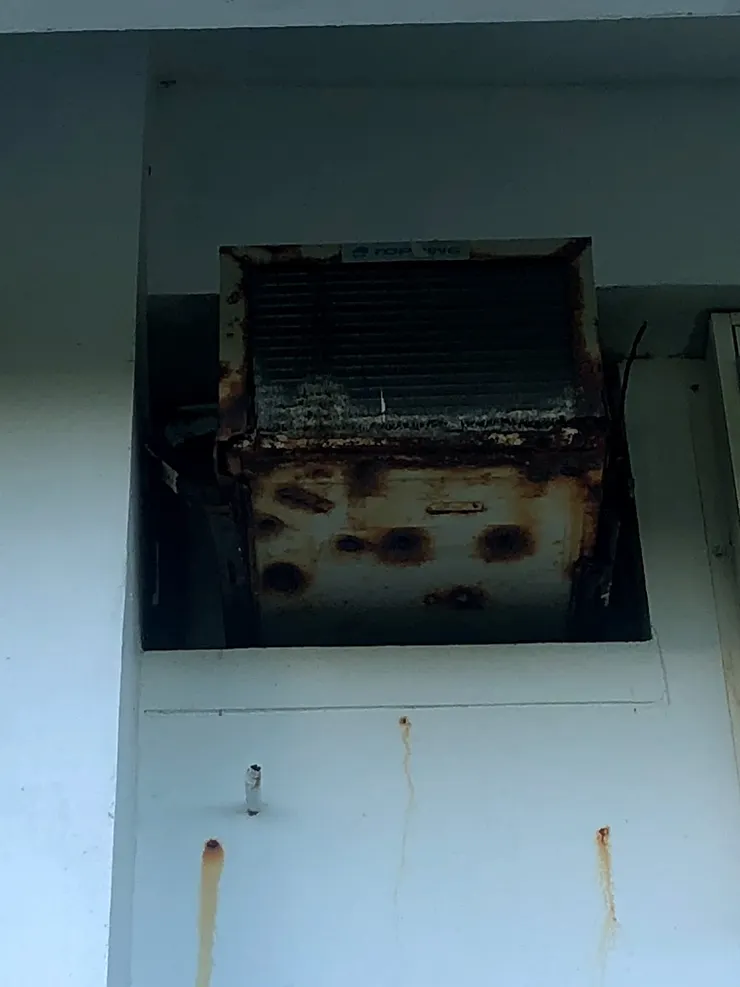 冷氣機鏽蝕嚴重