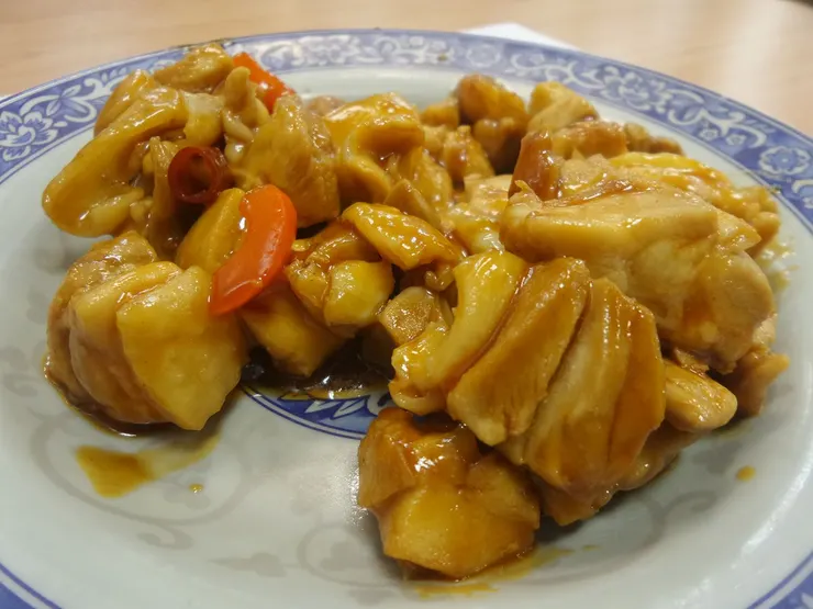 宮保雞丁，宮保可能指的是是那隻雞的乳名