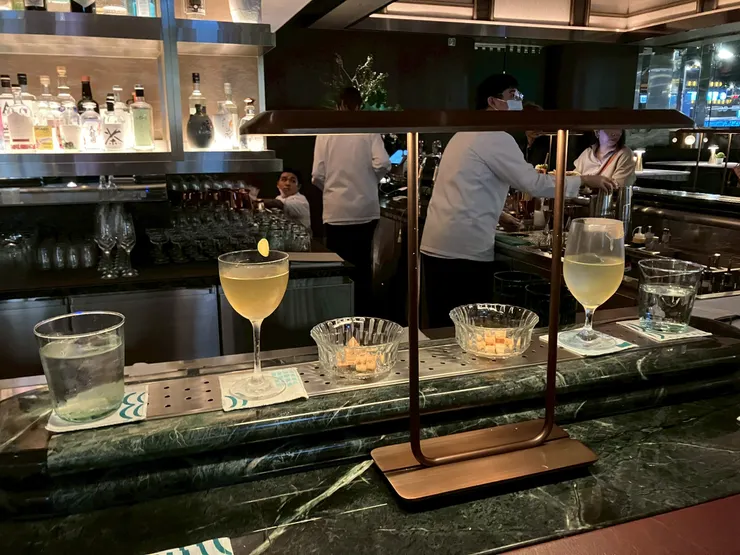 左邊那一杯；菜餔餅和卡哩卡哩無限續~