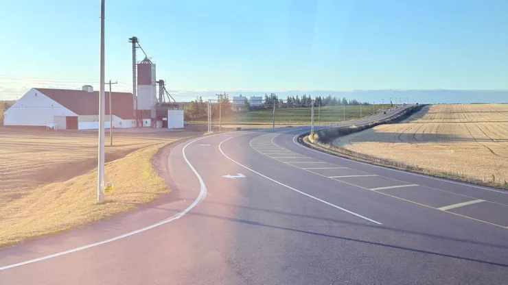 愛德華王子島農村晨光道路