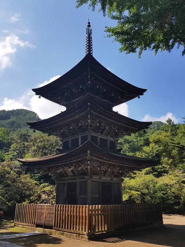 前山寺三重塔