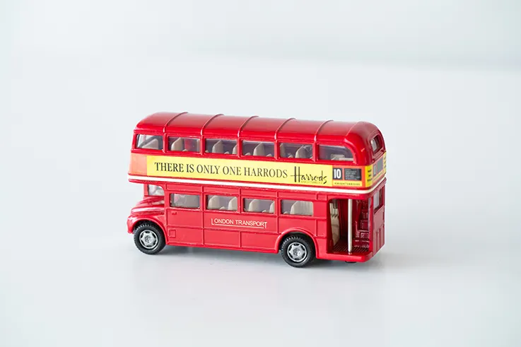 一看到紅色雙層巴士就會聯想到英國。