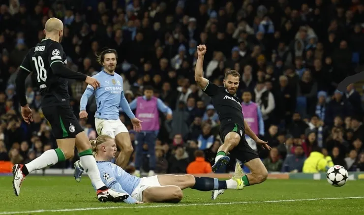 夏蘭特飛鏟入球助曼城領先3:0