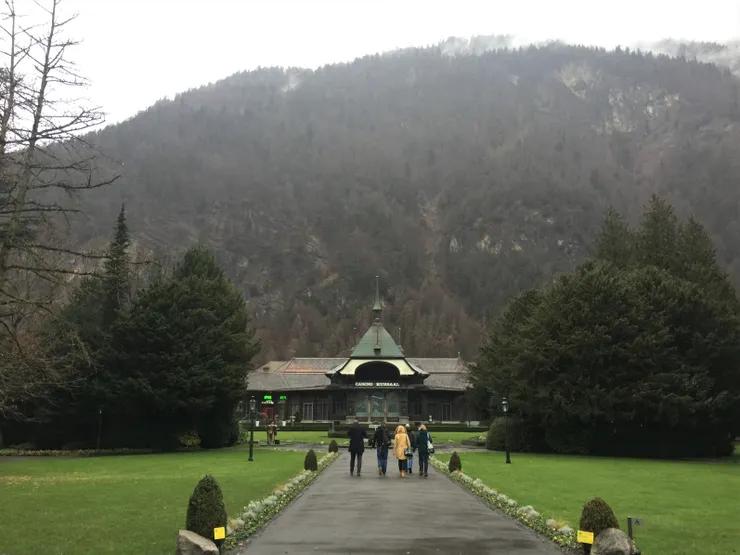 眺望對面的群峰壯麗