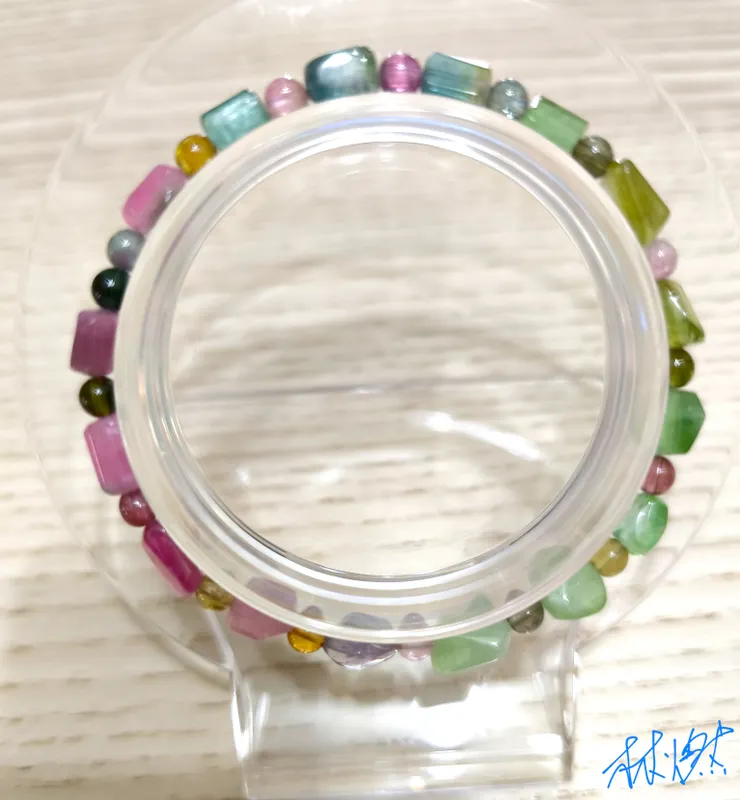 雙色碧璽，與西瓜碧璽一樣都是入門中品