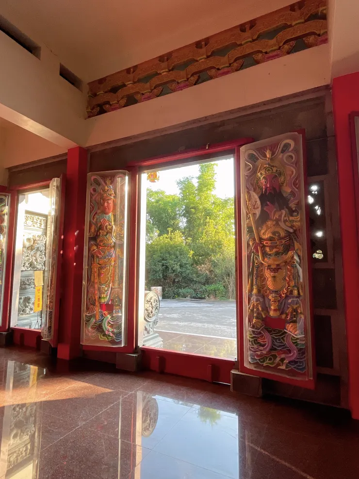 莊嚴肅穆的門神