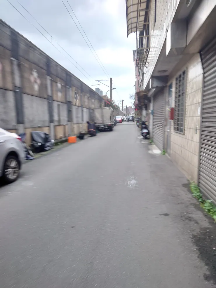 踢馬路走回台鐵三坑車站